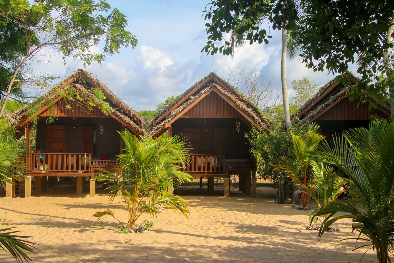 Shiva'S Beach Cabanas Tangalle Exterior photo