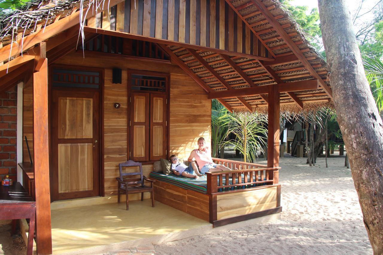 Shiva'S Beach Cabanas Tangalle Exterior photo