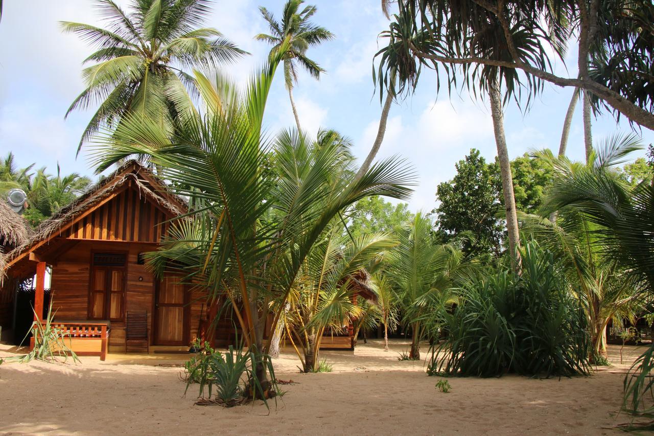 Shiva'S Beach Cabanas Tangalle Exterior photo