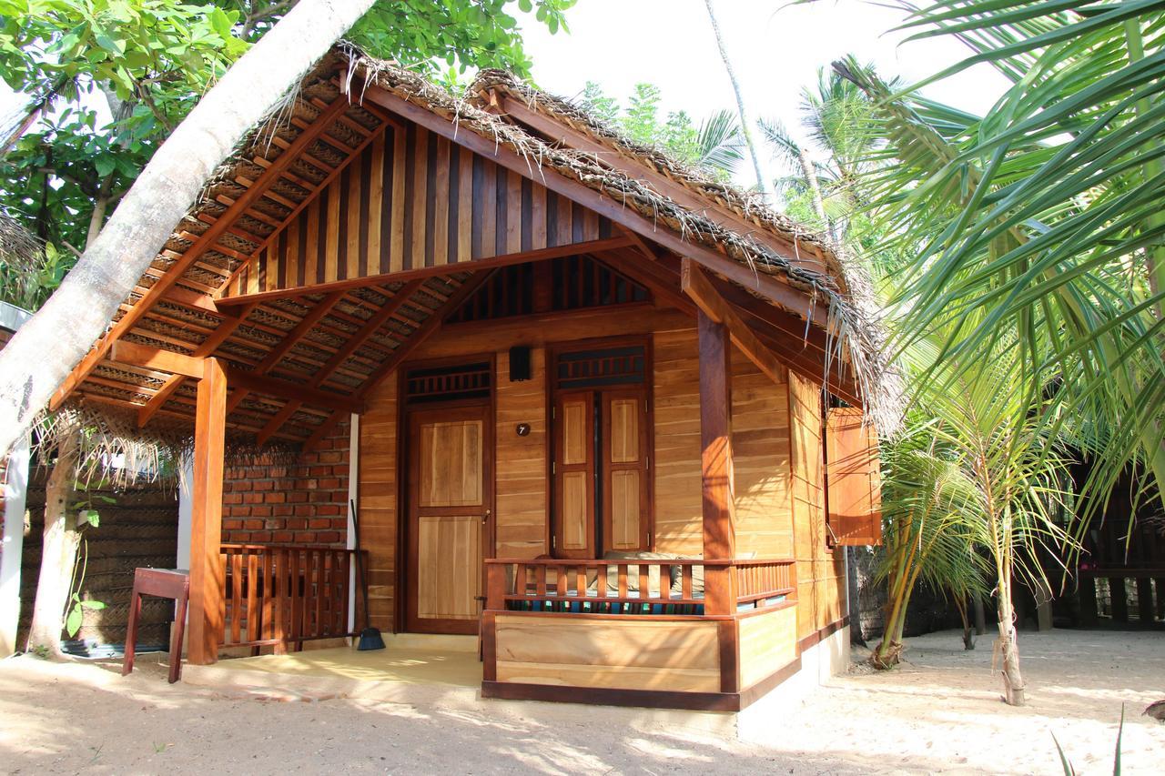 Shiva'S Beach Cabanas Tangalle Exterior photo